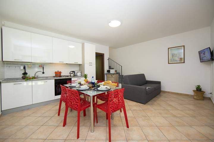 Location de vacances pour 5 personnes, avec terrasse, adapté aux familles à Laveno-Mombello - 4