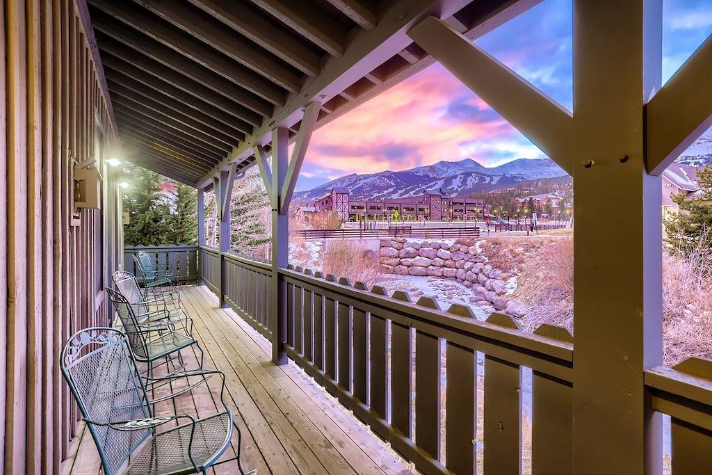 The River House Lodge: On Main Street, Pet-Friendly, Walk to Gondola, Shuttle in Arapaho and Roosevelt National Forests