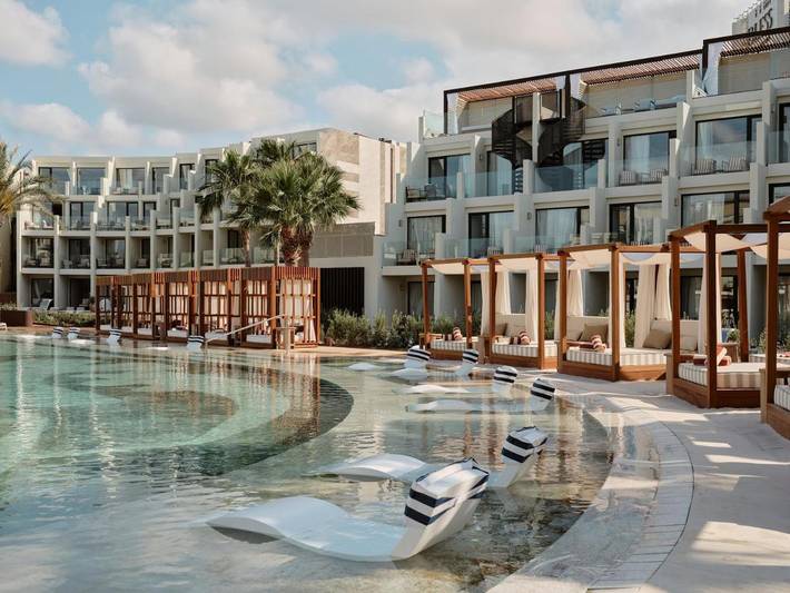 Hotel voor 2 personen, with Balkon and Whirlpool as well as Terras and Tuin in Playa d'en Bossa