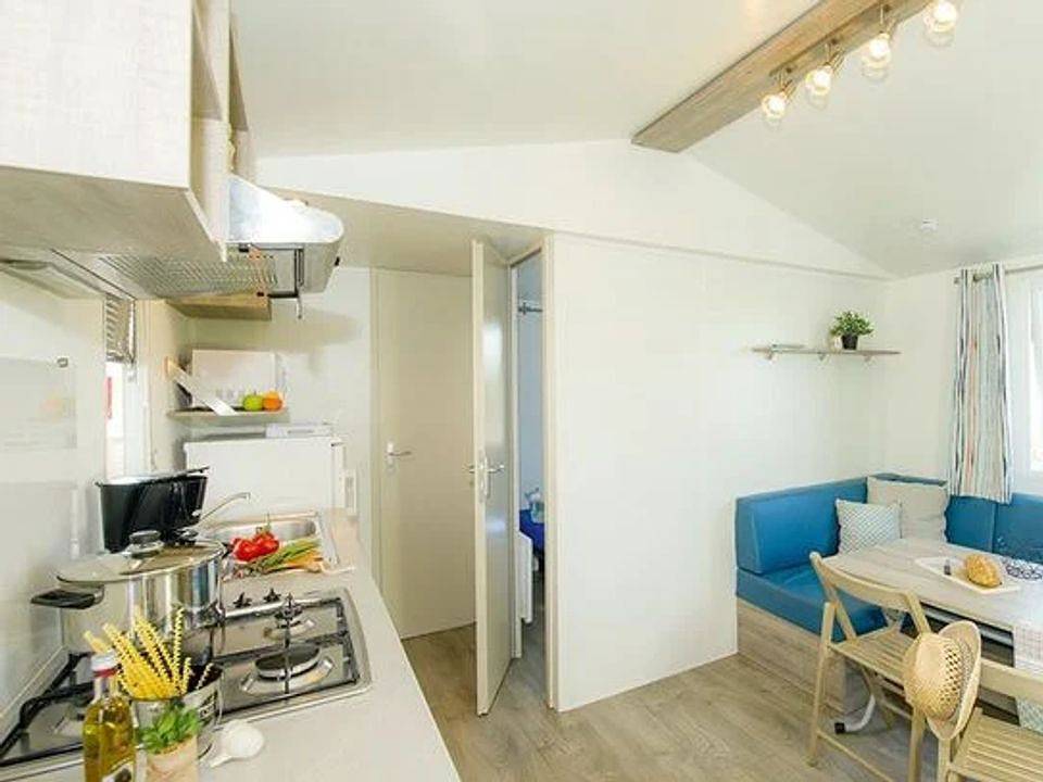 Camping La Falaise Narbonne Plage - Mobile home 6 persons - Mobile-home | Comfort Xl | 2 Bedrooms | 4/6 Pers. | Raised terrace in Narbonne Plage, Narbonne