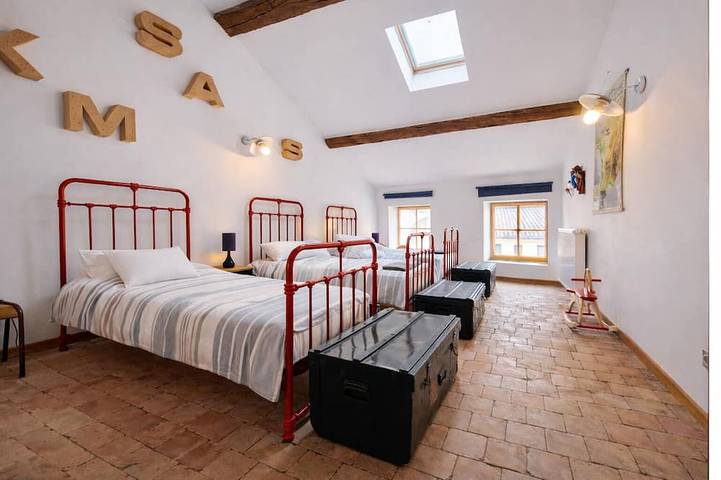 Location de vacances pour 12 personnes, avec jardin et terrasse, animaux acceptés à Tournus - 4