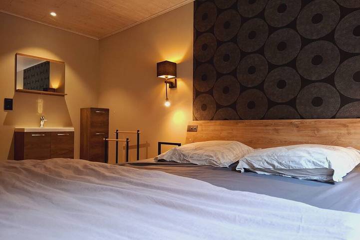Gîte-Ensuite mit Bad-Blick auf den Fluss in Ortho, Bertogne