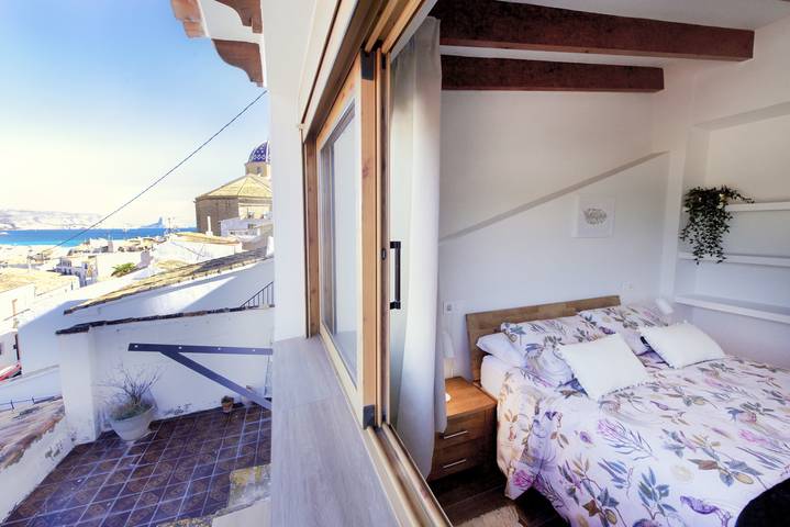 Holiday apartment for 5 people, with balcony and ocean view, child-friendly in Altea Old Town