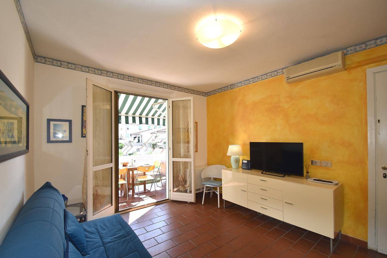 Appartamento intero, Bilocale Vicinissimo Al Centro E Al Mare, Con Spazio Esterno E Posto Auto in Spiaggia di Marina di Campo, Marina di Campo