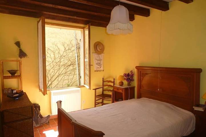 Location de vacances pour 6 personnes, avec jardin dans La Croix de Bauzon - 2