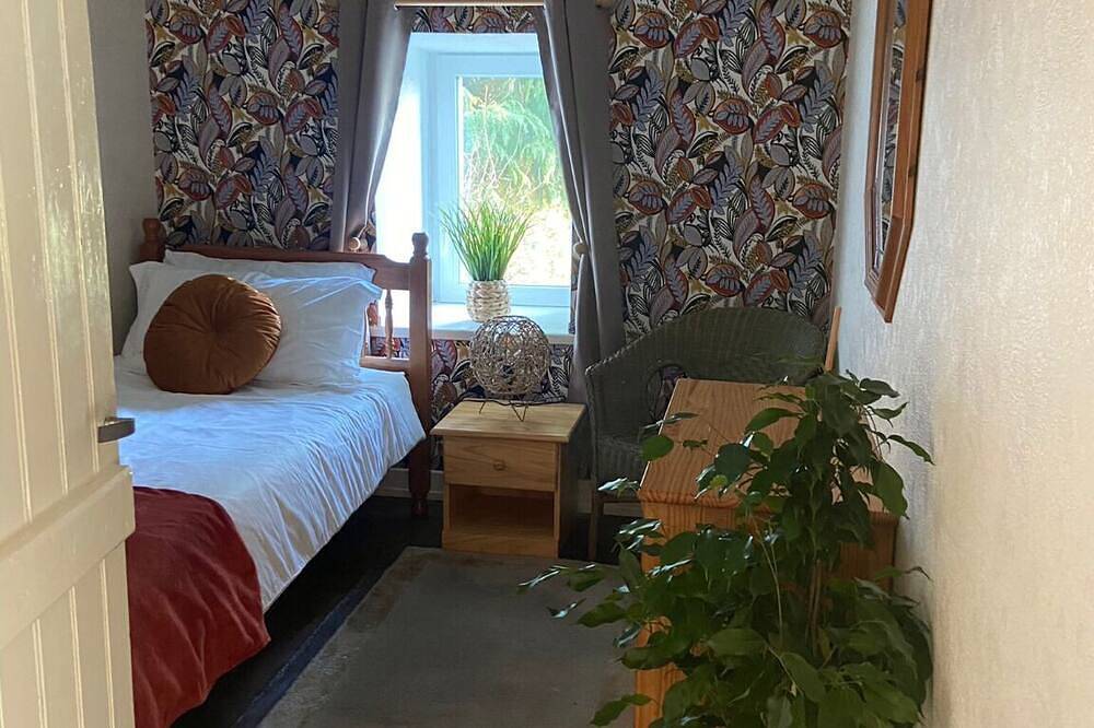 Pinabre - Rural farmhouse with great access to walking and cycling routes in Plouguenast, Côtes-d'Armor