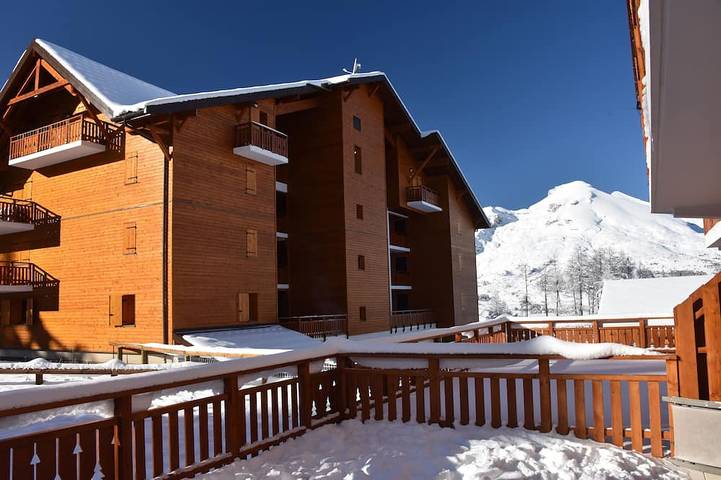 Location de vacances pour 6 personnes, avec piscine ainsi que terrasse et sauna dans La Joue du Loup
