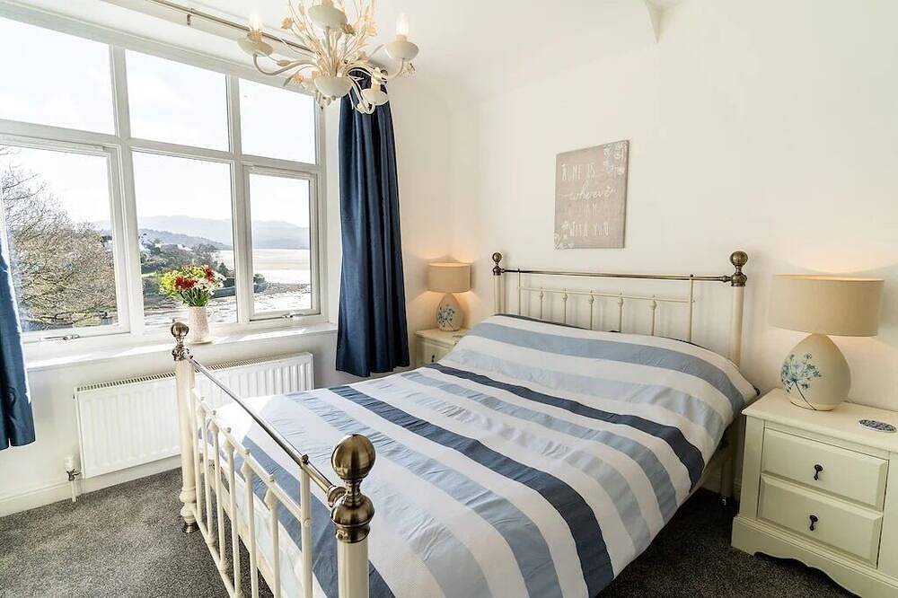 5 Star Cottages (Sleeps 16), Amazing Sea & Mountain Views in Borth-y-Gest, Snowdonia