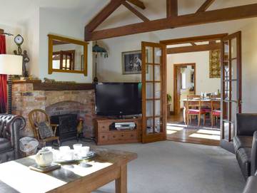 Holiday Rental for 10 People in Warkworth, Northamptonshire, Photo 2