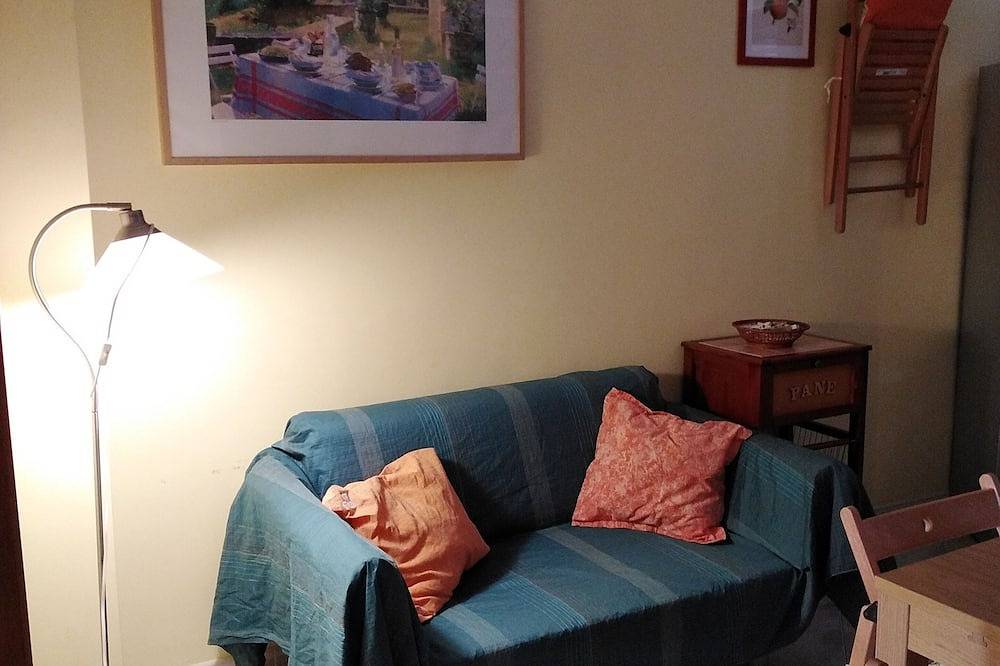 Ganze Wohnung, Villa Cecilia/Fewo 3: Mitte in der Natur, wenige Schritte vom Meer entfernt in Pisciotta, Cilento