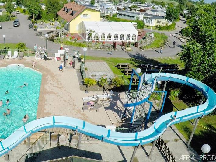Camping pour 4 personnes, avec Bassin pour enfant