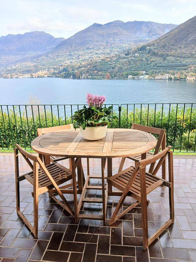 Ferienwohnung für 4 Personen, mit Ausblick und Pool sowie Seeblick und Terrasse - 1