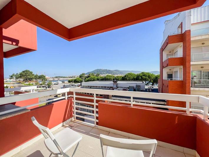 Gîte pour 4 personnes, avec vue et balcon dans Darque