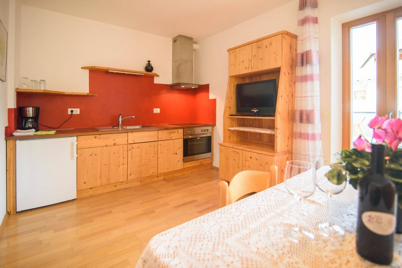 Ganze Wohnung, Ferienwohnung 'Peter Paul Terrasseapp Burgenblick' mit Bergblick und Terrasse in St. Pauls, Eppan an der Weinstraße