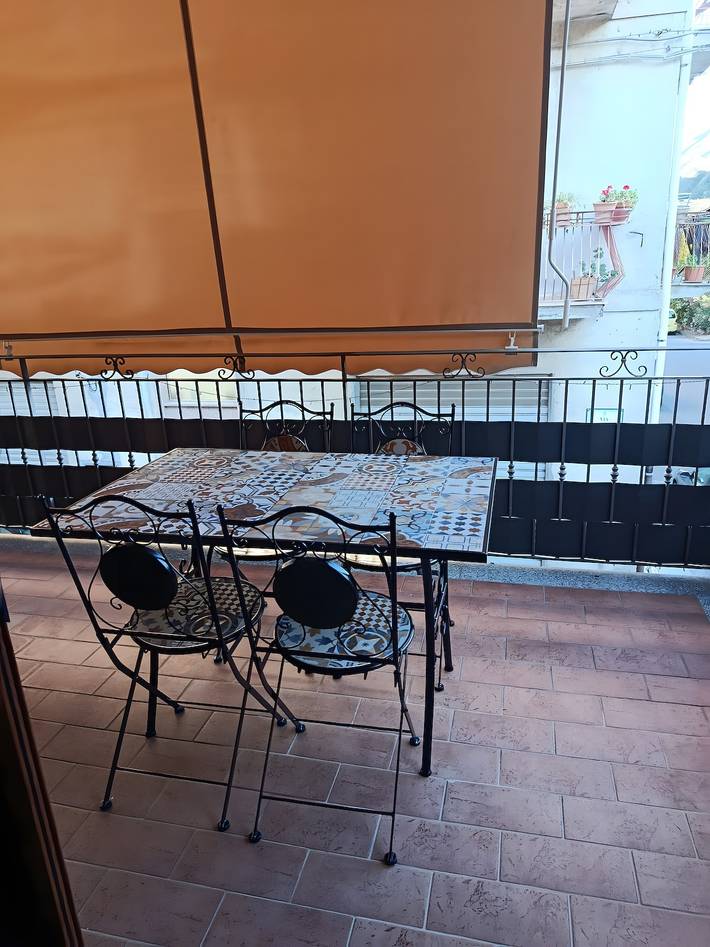 Appartamento intero, Appartamento 'Alkantara' con terrazza privata, balcone e aria condizionata in Francavilla di Sicilia, Provincia di Messina