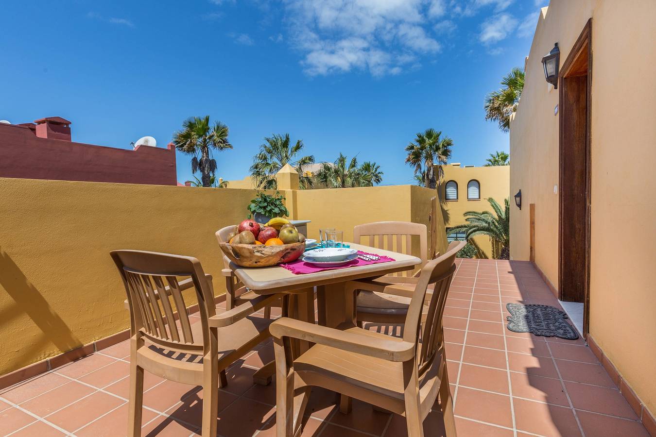 Appartamento intero, Appartamento "Fuerteventura Harmony" con vista sulle montagne, terrazza, piscina in comune e Wi-Fi in Oasis Tamarindo, La Oliva