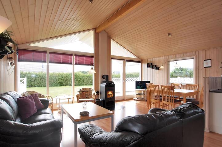 Stunning home in Tarm w/ WiFi, 3 Bedrooms and Sauna in Skaven Strand, Ringkøbing Fjord