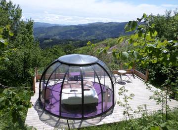 Gîte pour 2 personnes, avec terrasse ainsi que vue sur le lac et piscine en Ardèche