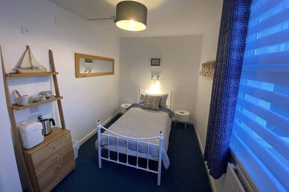 Comfy & Cosy Room by the Sea in Torquay, Torbay