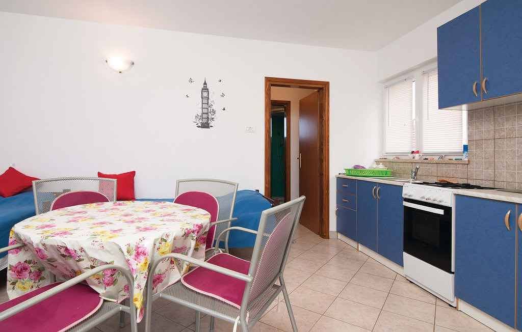 Ganze Ferienwohnung, Ferienwohnung mit Terrasse in ruhiger Lage  in Kavran, Südküste Istrien