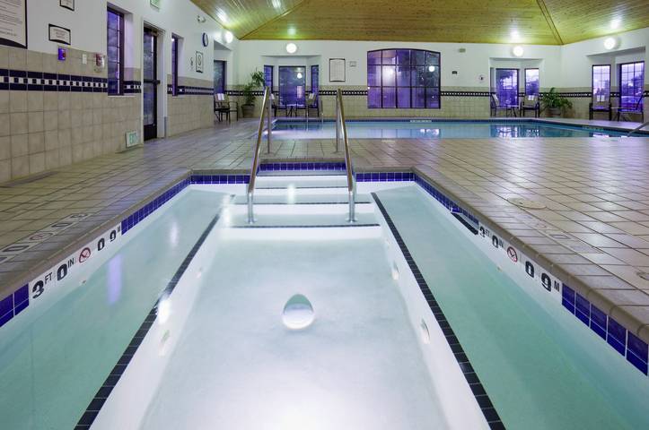 Ganze Wohnung, Ferienwohnung für 4 Personen mit Pool in Maple Grove, Hennepin County