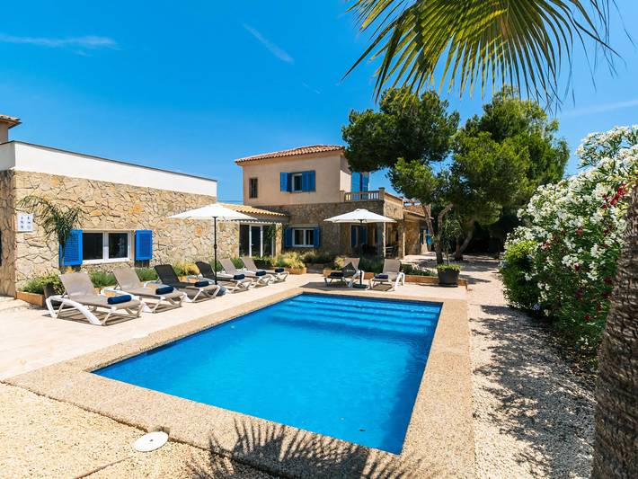 Finca für 5 Personen, mit Balkon und Terrasse sowie Garten und Pool in Cala Llombards