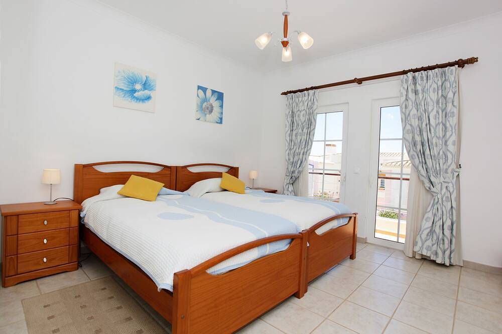 Luxus-Villa mit Verbindungstür, herrlicher Blick auf den Golfplatz, bester Pool, fabelhafte Strände in Budens, Faro Distrikt