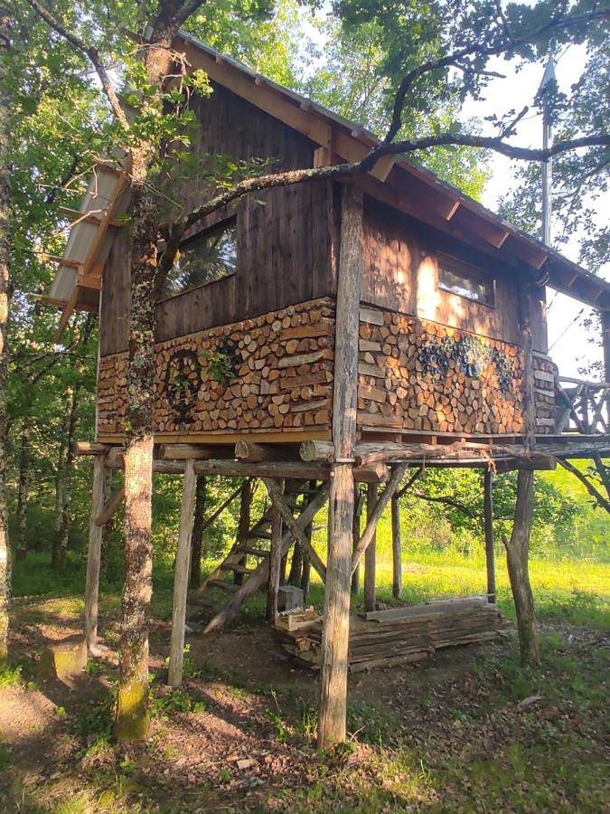 Location de vacances pour 4 personnes, avec vue ainsi que jardin et terrasse à Mongauzy