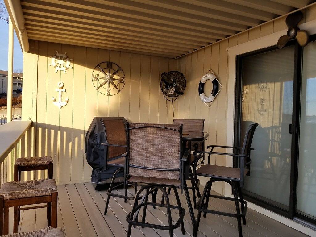 Ganze Wohnung, Gute Aussicht! Aktualisiert! Seeseite! Aufzug! Ganz in der Nähe von Einkaufsmöglichkeiten und Restaurants! W-lan in Osage Beach, Lake of the Ozarks