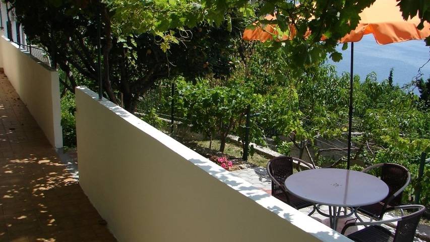 Apartament wakacyjny dla 4 osób, z taras i widok w Marusici