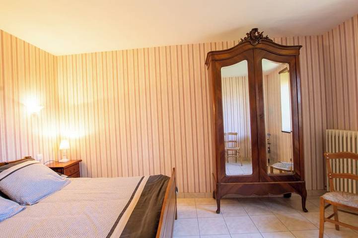 Gîte pour 7 personnes, avec jardin et balcon, animaux acceptés à Saint-Paul-Lizonne - 3