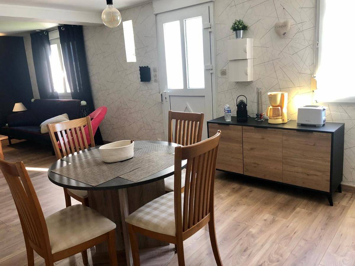 Appartement entier, Apartment with Pool View in Lunéville, Région de Lunéville