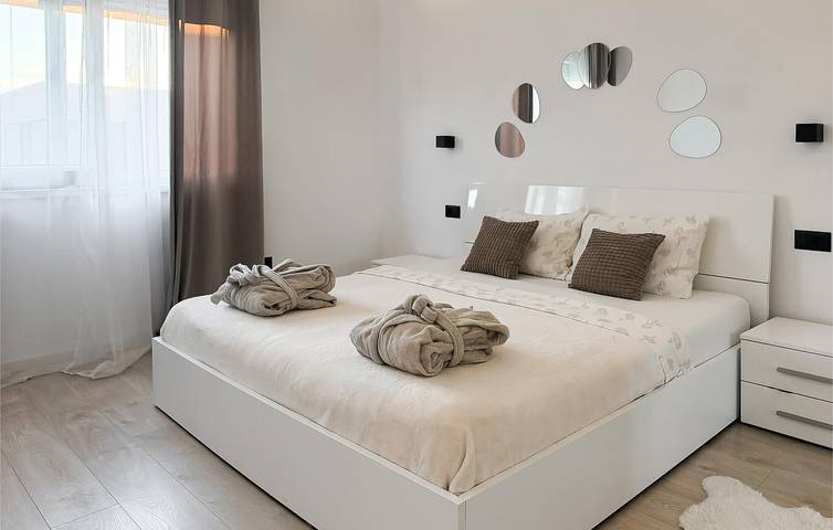 Ganze Ferienwohnung, Gemütliche Ferienwohnung mit WLAN, Klimaanlage, Fernseher, Küche und Parkmöglichkeiten an der Straße in Split, Split-Dalmatien