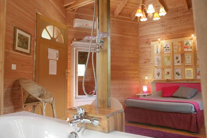 Location de vacances pour 2 personnes, avec vue ainsi que jardin et piscine à Cros - 3