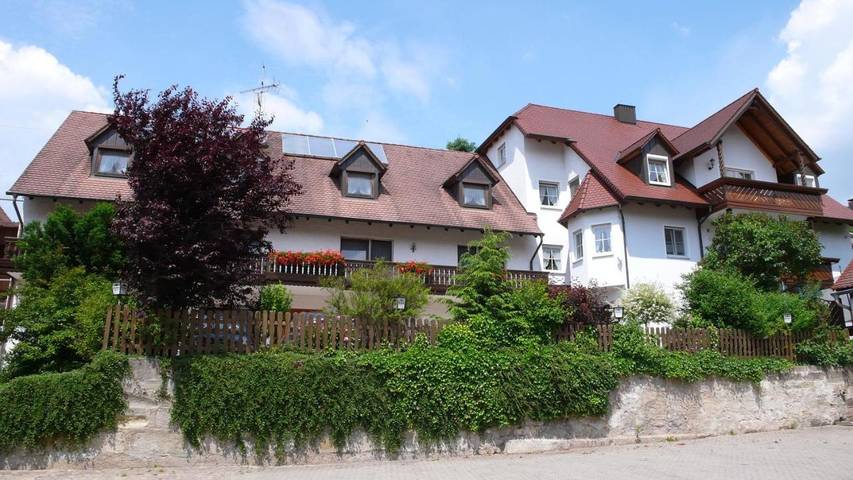 Ferienhaus für 2 Personen, mit Balkon und Terrasse sowie Garten und Ausblick in Ansbach