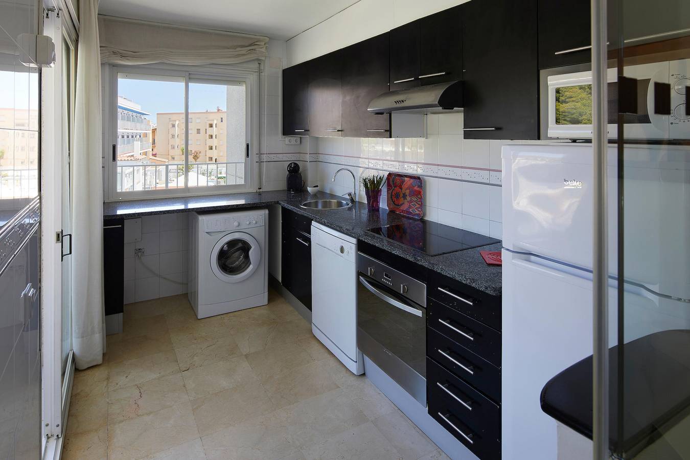 Appartement entier, Appartement (3 Adultes + 2 Enfants) Vue Sur La Rue in l'Estartit, L'Estartit