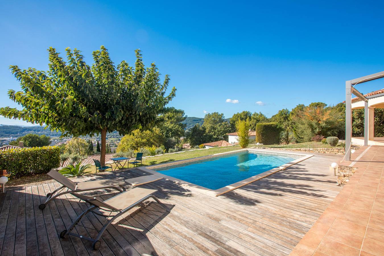 Bed and Breakfast 'La Vue Des Anges - La Vue Des Anges' con vistas a la montaña, Wi-Fi y aire acondicionado in Draguignan, Region de Draguignan