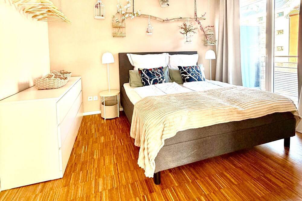 Entire apartment, Penthouse with Xl terrace | including parking space | top connection to the old town in Nuremberg, Frankenalb