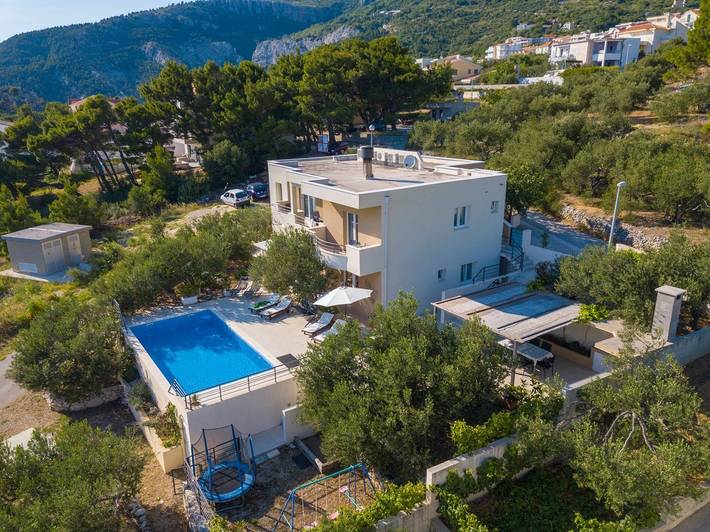 Ferienhaus für 10 Personen, mit Balkon/Terrasse und Garten sowie Pool in Makarska - 3