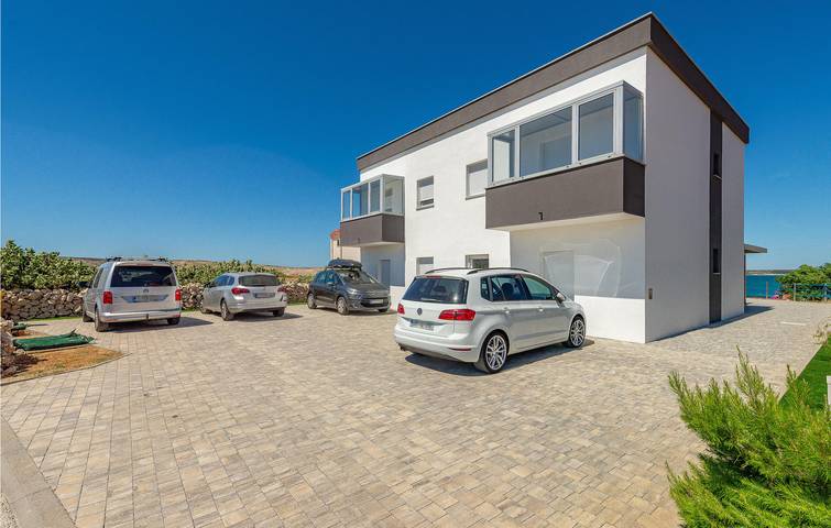 Gîte pour 5 personnes, avec terrasse et jardin dans Pag - 4