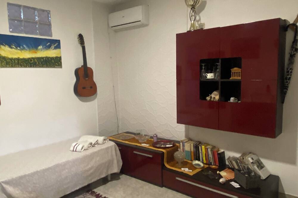 Apartamento entero, Family apartment with kitchen in Caltagirone, Provincia de Catania
