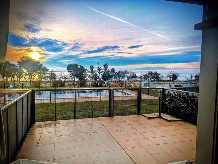 Apartamento de vacaciones para 5 personas, con vistas además de piscina y jardín - 1