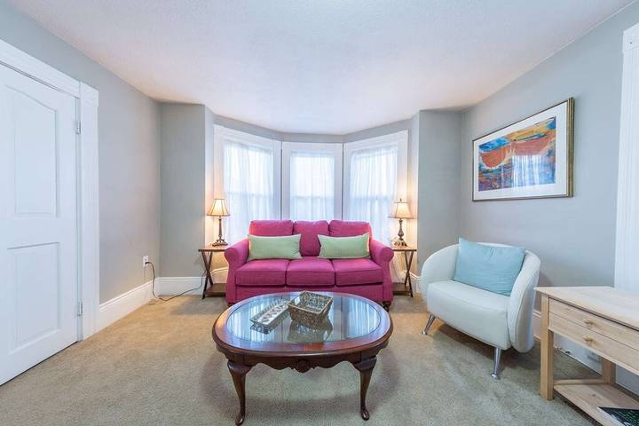 Vacation rental for 9 people, with terrace and yard in Beverly