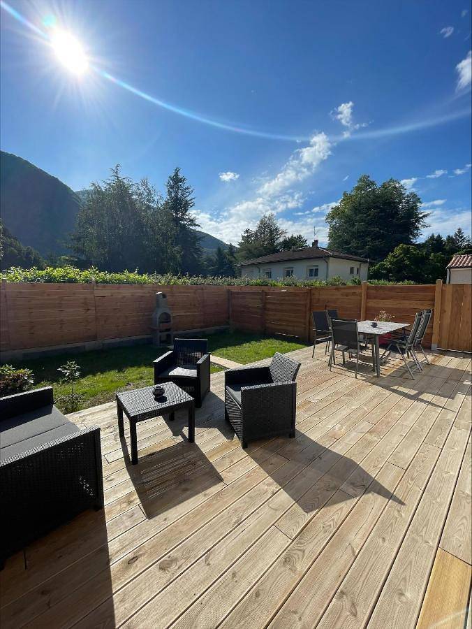 Location de vacances pour 5 personnes, avec Balcon et Terrasse ainsi que Jardin et Vue dans Chaum