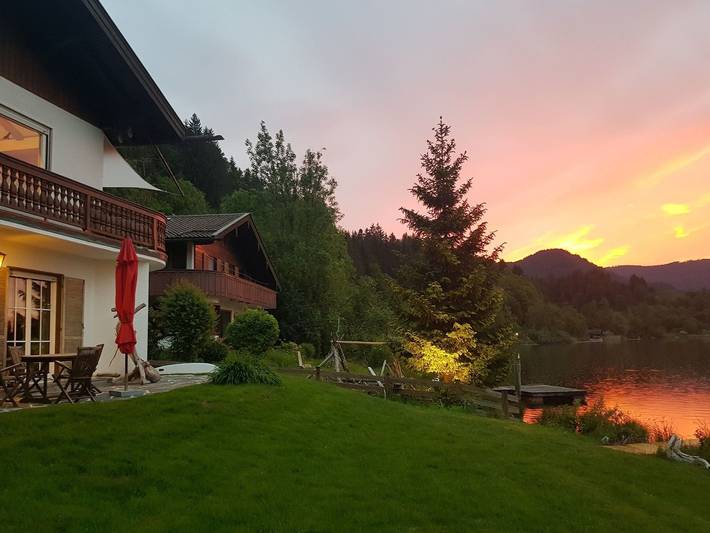 Ferienwohnung für 3 Personen, mit Terrasse und Garten sowie Seeblick in Kreuth