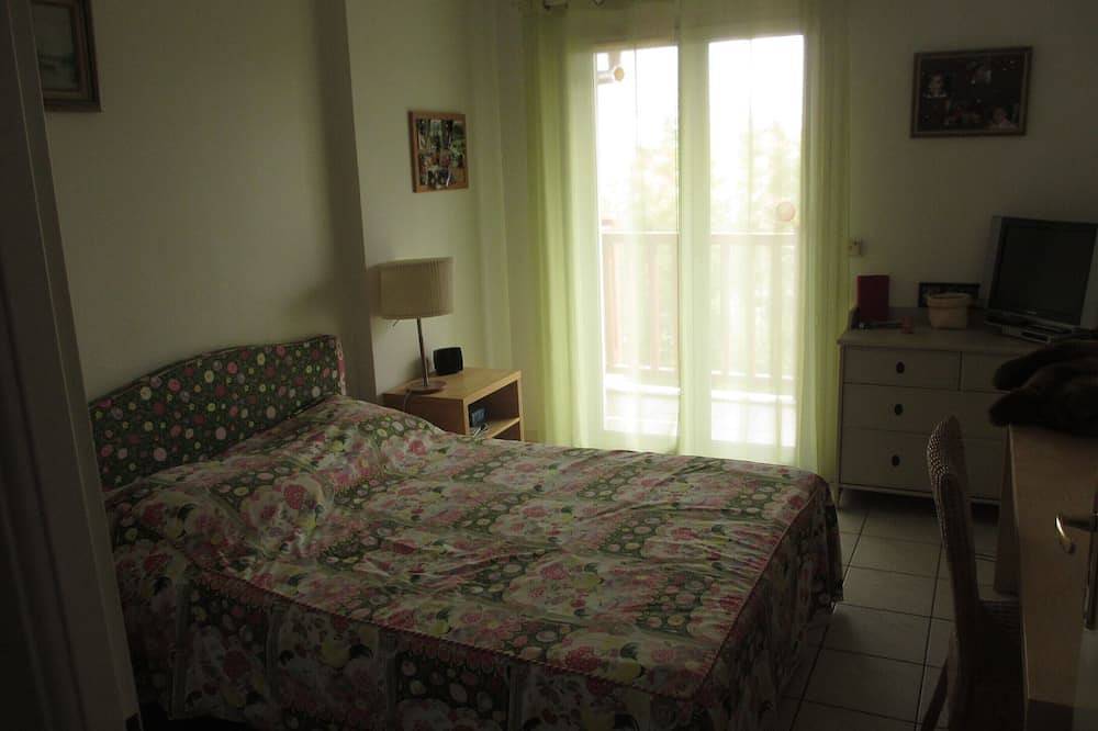Entire apartment, Anglet near beaches, Apt. T3 sleeps 6, large balcony, quiet, view in Anglet, Bayonne region