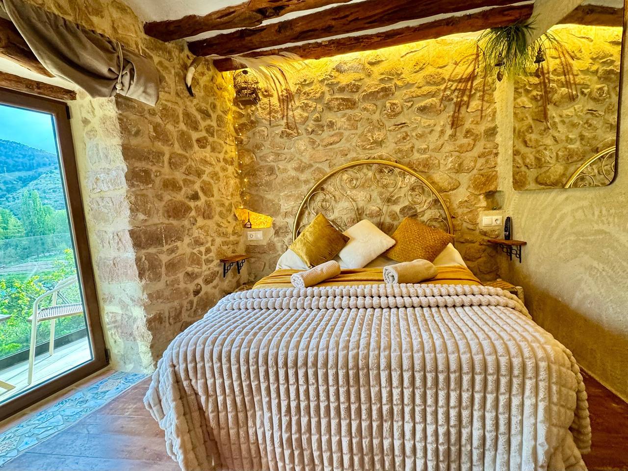 Appartamento 'Gnomo' con vista sulle montagne, Wi-Fi e aria condizionata in Olba, Teruel e dintorni