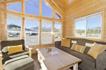 Log Cabin for 4 Guests in Mammoth Lakes, Mammoth Mountain, Picture 3
