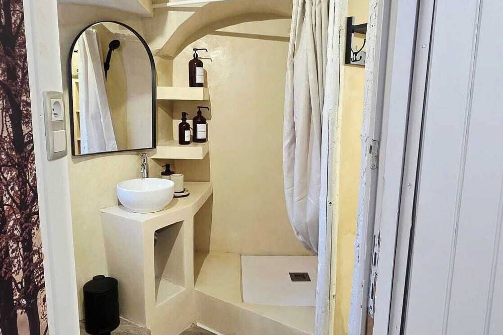 Entire apartment, Cosy terrace apartment - 4 pers in Seyne, Alpes-de-Haute-Provence