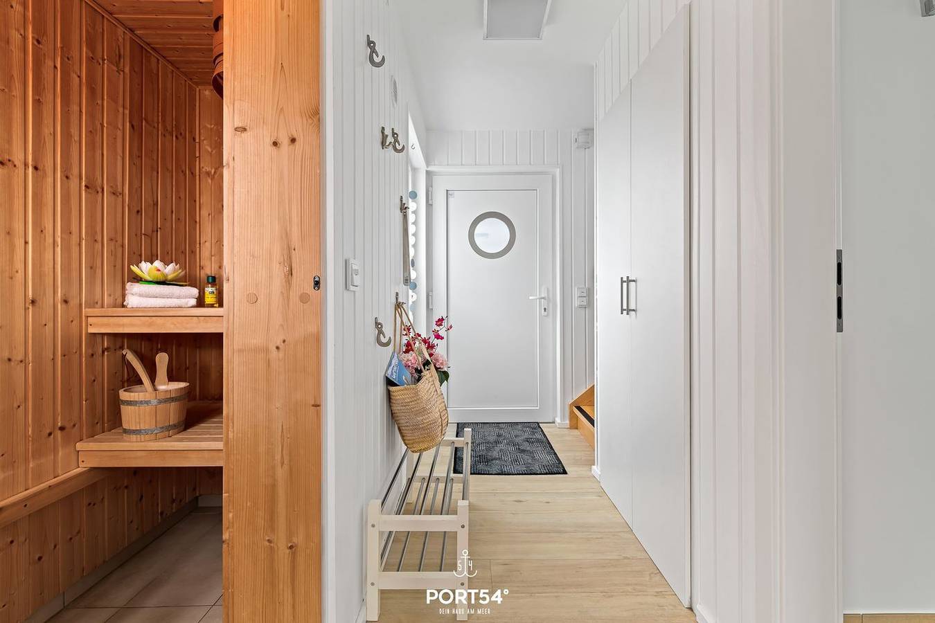 Ankerlicht - schwimmendes Haus, Sauna, Dachterrasse mit 360° Blick, Strandkorb in Olpenitz, Kappeln